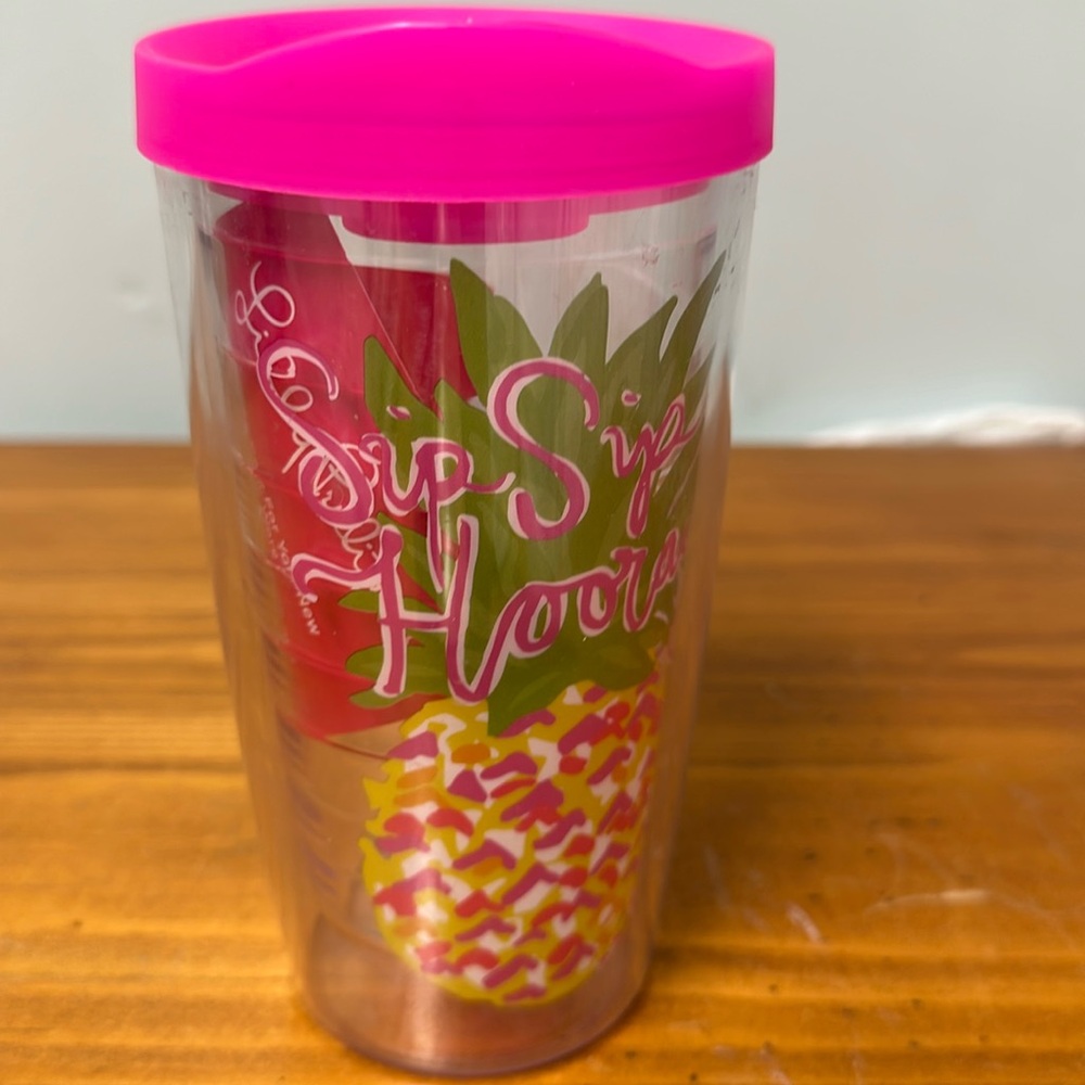 Lilly Pulitzer insulates tumbler cup